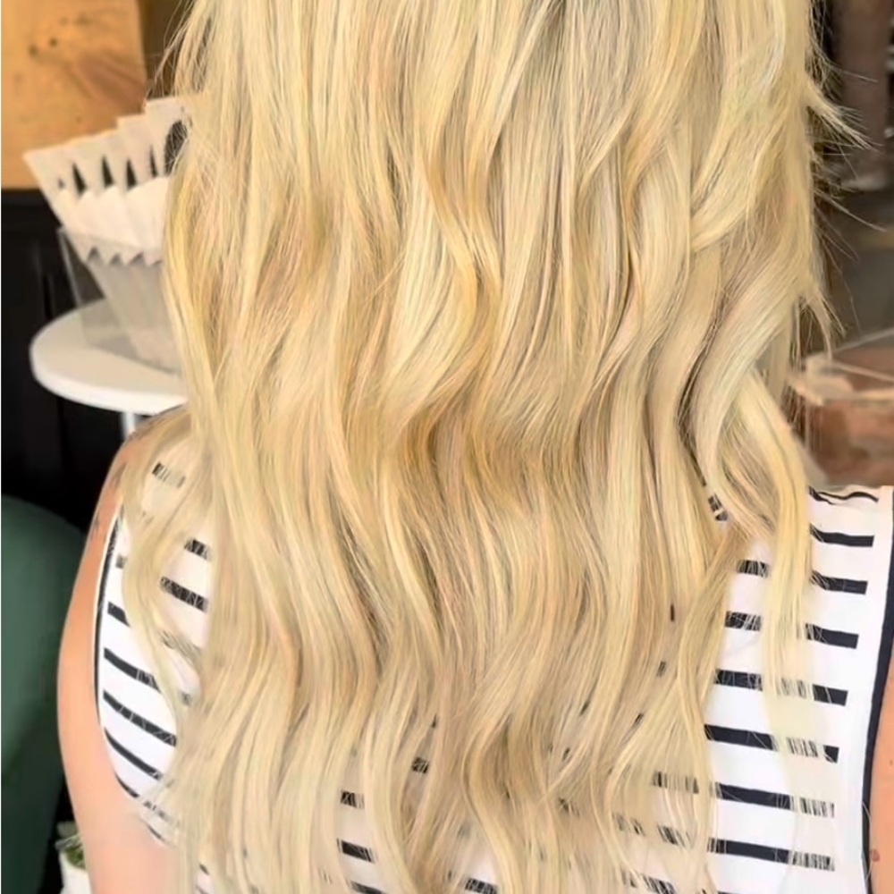 Elegant Light Blonde Hair Extensions - Picture 5 of 5